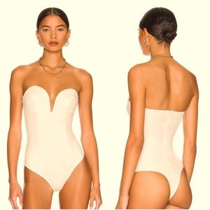 Superdown Gianna Sweetheart Bodysuit in White Sz XS Revolve.